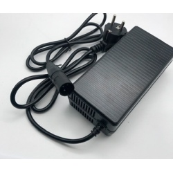 CARGADOR DE BATERIA 48V-54V-2A  PARA KIT MOTOR RUEDA  29-1000-48 PARA BATERIAS DE 48V CONEXTOR XLR 3P MACHO