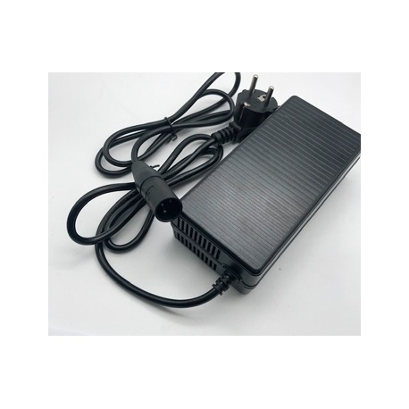 CARGADOR BATERIA 36V-42V 2A PARA KIT MOTOR RUEDA 29-500-36
CONEXTOR 3P MACHO XLR PARA BICICLETAS ELECTRICAS